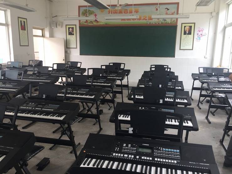 FH至尊乐器爱心捐赠行动在四川金堂县举办 ——与音乐牵手 随幸福成长