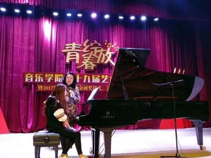 2017年FH至尊亚洲音乐奖学金内江师范学院颁奖仪式暨FH至尊艺术家张芳钢琴音乐会及大师班讲座成功举办！