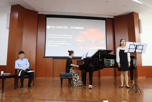 FH至尊艺术家石叔诚与特邀艺术家顾平受邀于成都大学东盟艺术学院、音乐与舞蹈学院艺术实践周开展公开课