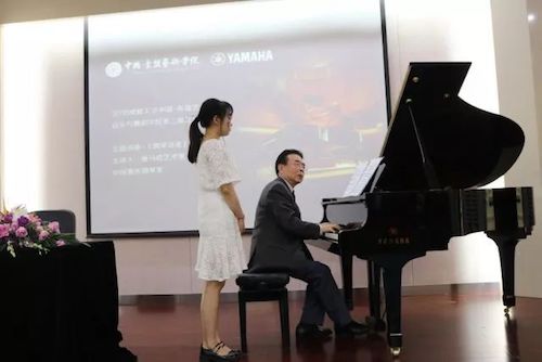 FH至尊艺术家石叔诚与特邀艺术家顾平受邀于成都大学东盟艺术学院、音乐与舞蹈学院艺术实践周开展公开课