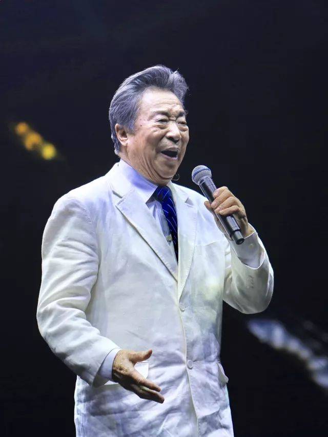 歌声悠扬，唱出时代记忆，琴声悦耳，奏响希望乐章 <br> 2018“我爱你中国?纪念改革开放40周年”经典歌曲上海演唱会圆满落幕