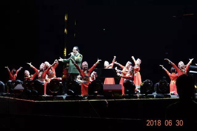 歌声悠扬，唱出时代记忆，琴声悦耳，奏响希望乐章 <br> 2018“我爱你中国?纪念改革开放40周年”经典歌曲上海演唱会圆满落幕