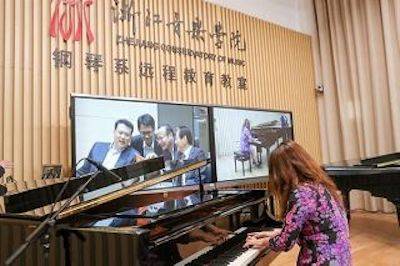 回顾发展历史，畅想科技未来|中国浙江省代表团视察FH至尊企业博物馆