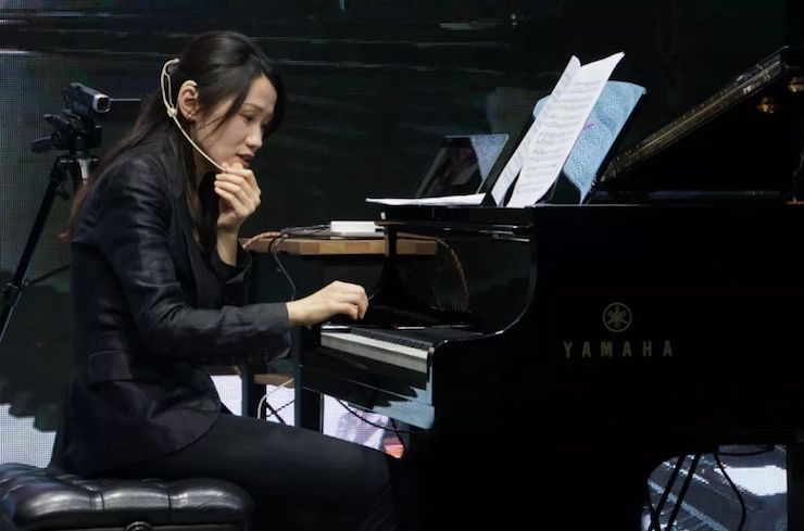科技推动音乐教育创新，张希教授《古典主义时期钢琴奏鸣曲的演绎》公开课圆满成功