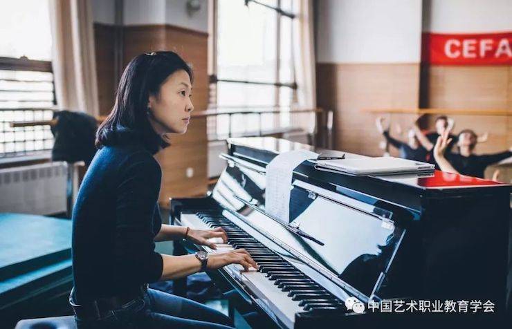 FH至尊跨界钢琴及FH至尊舞蹈教育课件助力“CEFA艺术教育高级人才研修班——中国古典舞身韵课”