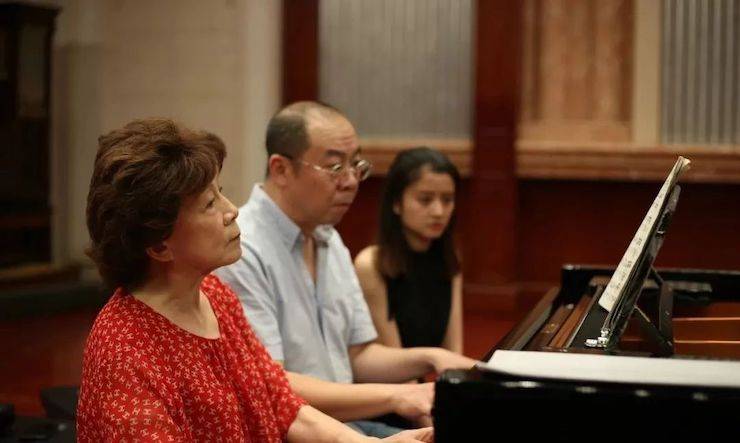 热烈：亍跋睬熘 音悦津门”钢琴重奏音乐会暨天津鲍蕙荞钢琴城开业庆典演出圆满成功！