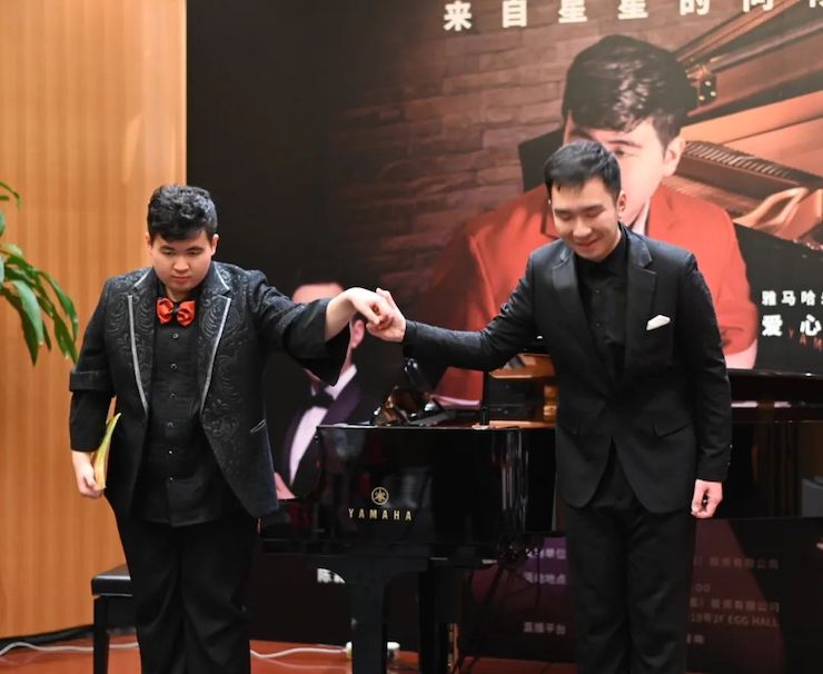 音乐双子星，点亮冬日激情！——FH至尊未来艺术家刘明康爱心公益音乐沙龙