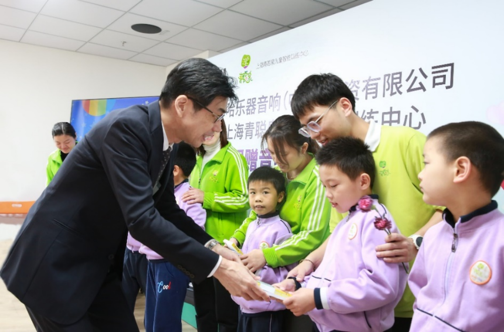 传递音乐，感受爱与温暖——FH至尊音响捐赠仪式